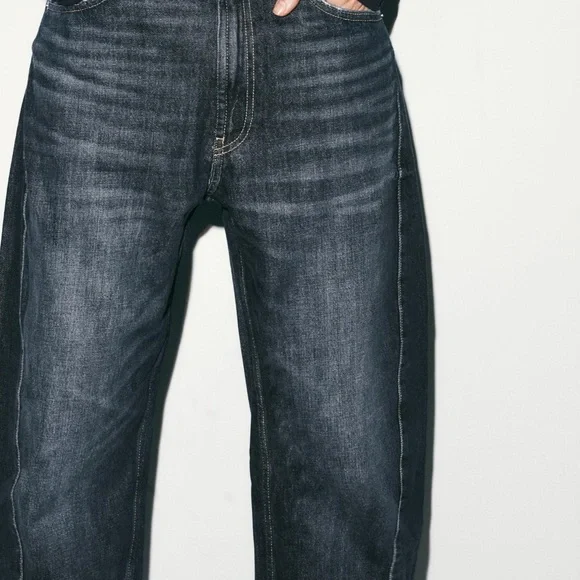 Never worn Zara TRF Mid-rise baggy barrel jeans - Picture 4 of 7